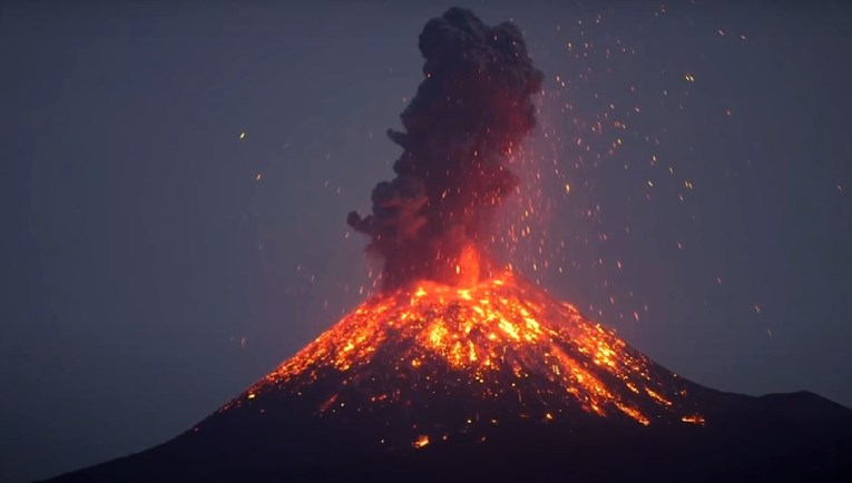 Na Javi eruptirao vulkan, zatvoren obližnji aerodrom