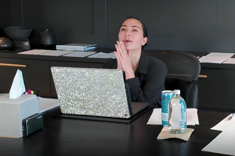 Kim Kardashian u suzama prije polaganja pravosudnog ispita