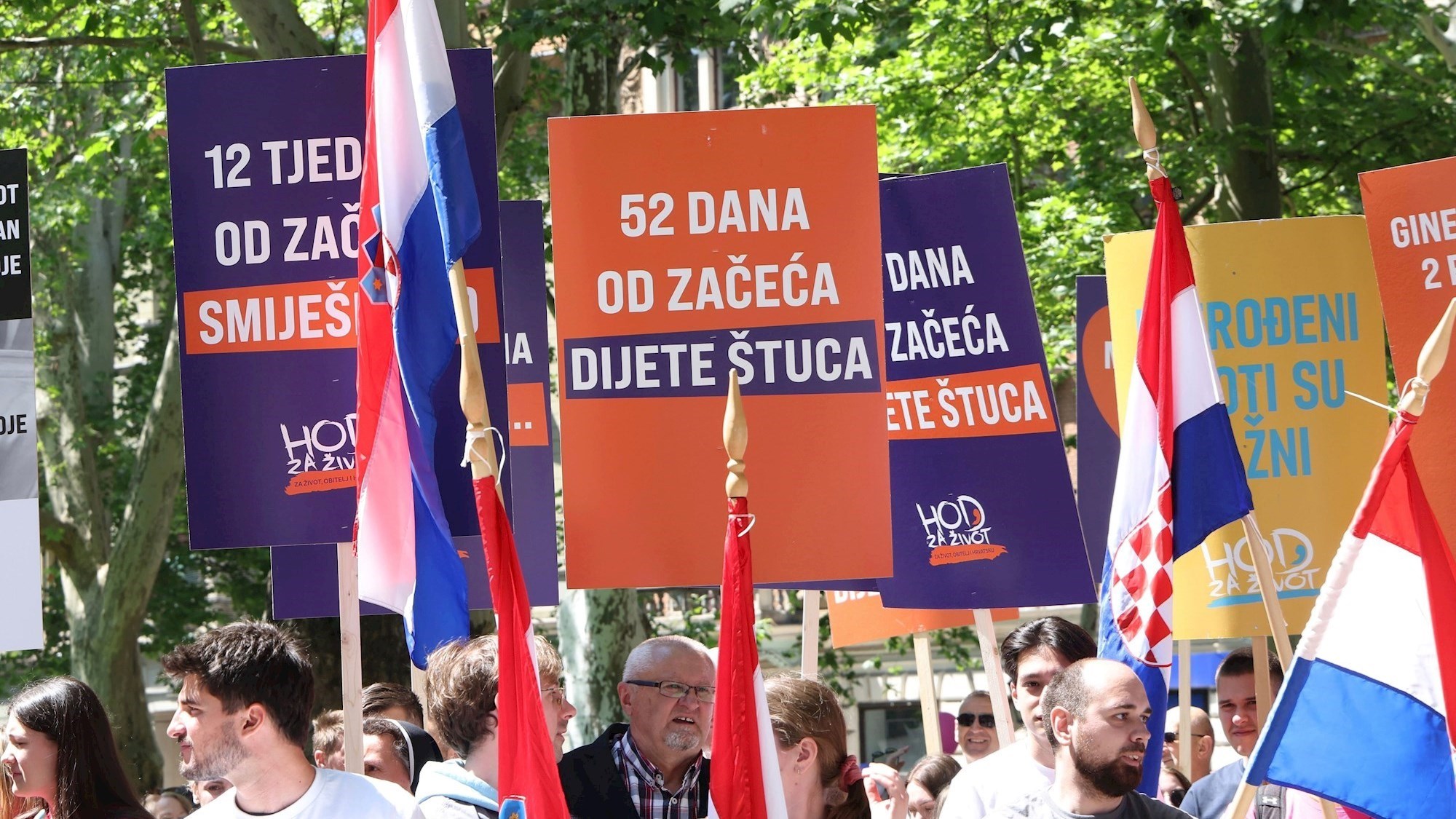 FOTO Pogledajte transparente "Hoda za život"