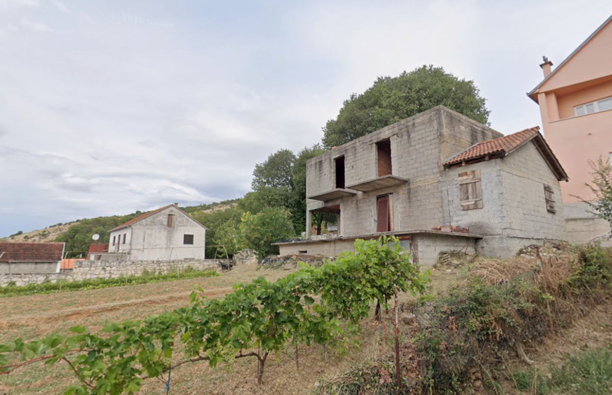 75-godišnjak letvom prebio 72-godišnjaka u selu kod Čavoglava