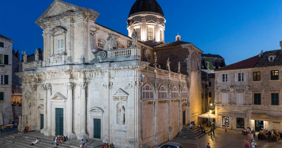 Tijekom obnove pločnika ispred dubrovačke katedrale pronađen pokrov sarkofaga