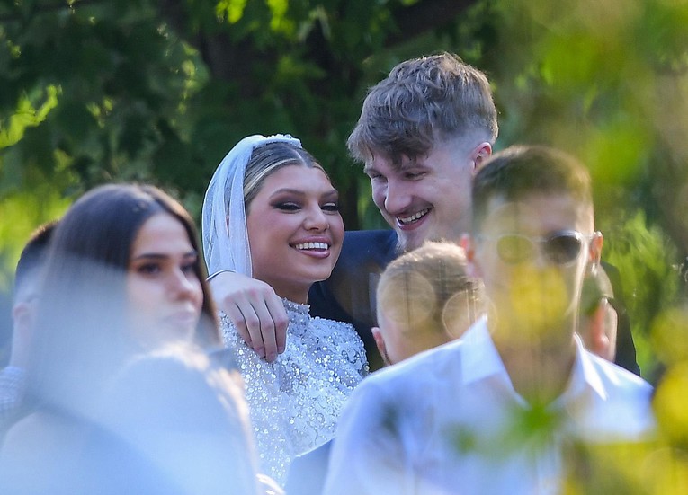 Supruga Tina Jedvaja rodila dječaka, poznato je i ime