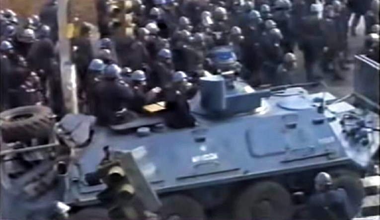 VIDEO Milošević je prije 30 godina na prosvjednike u Beogradu poslao tenkove