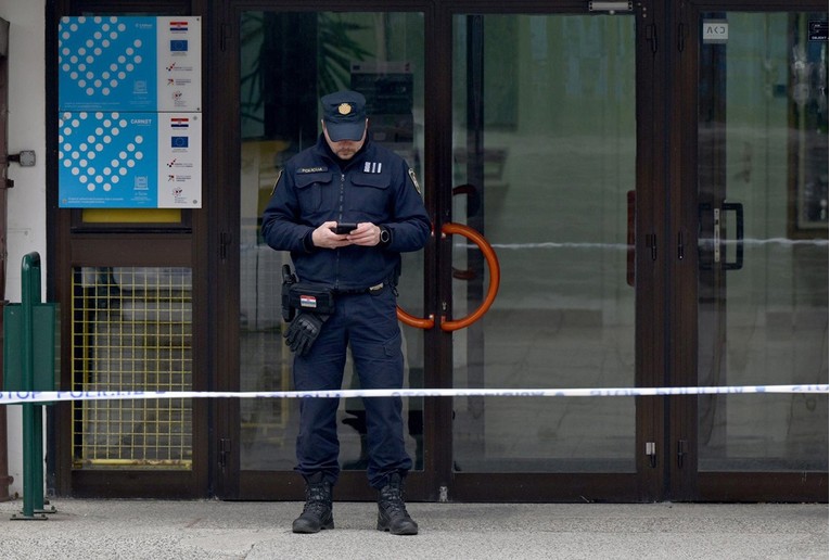 Optužen 19-godišnjak koji je slao lažne dojave o bombama u školama diljem Hrvatske