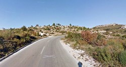 Čovjek od 70 godina u Dalmaciji vozio tricikl. Udario u ogradu, teže je ozlijeđen