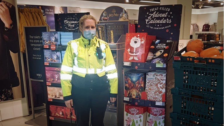 Irska policija u trgovinama, Lidl maknuo iz prodaje božićne ukrase