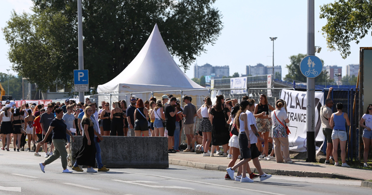 FOTO Nastala je gužva: Ovo su redovi na ulazima na Hipodrom uoči Sheeranovog koncerta