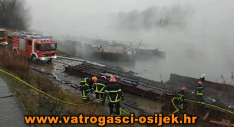 VIDEO Zapalio se brod na Dravi u Osijeku