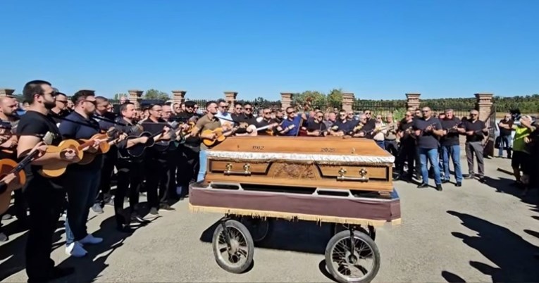 VIDEO Održan posljednji ispraćaj Mirka Gašparovića, svirali mu kolege tamburaši