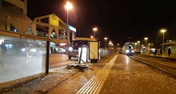 FOTO Pijana vozačica se zabila u tramvajsku stanicu u Zagrebu