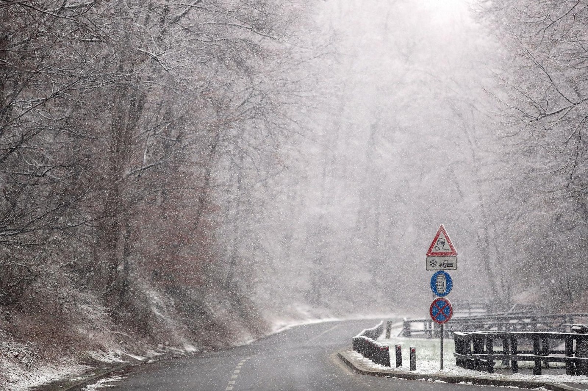 Izdan meteoalarm za cijelu zemlju. Već danas jak vjetar i snijeg, past će i na obali