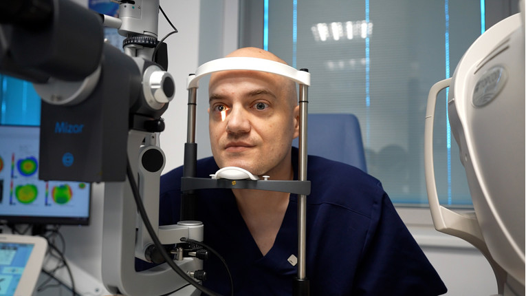 VIDEO Liječnik otkrio kad je najbolje vrijeme za skidanje dioptrije