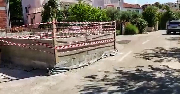 Internetom kruži video betonskog bazena nasred ulice u Pirovcu. Evo o čemu se radi
