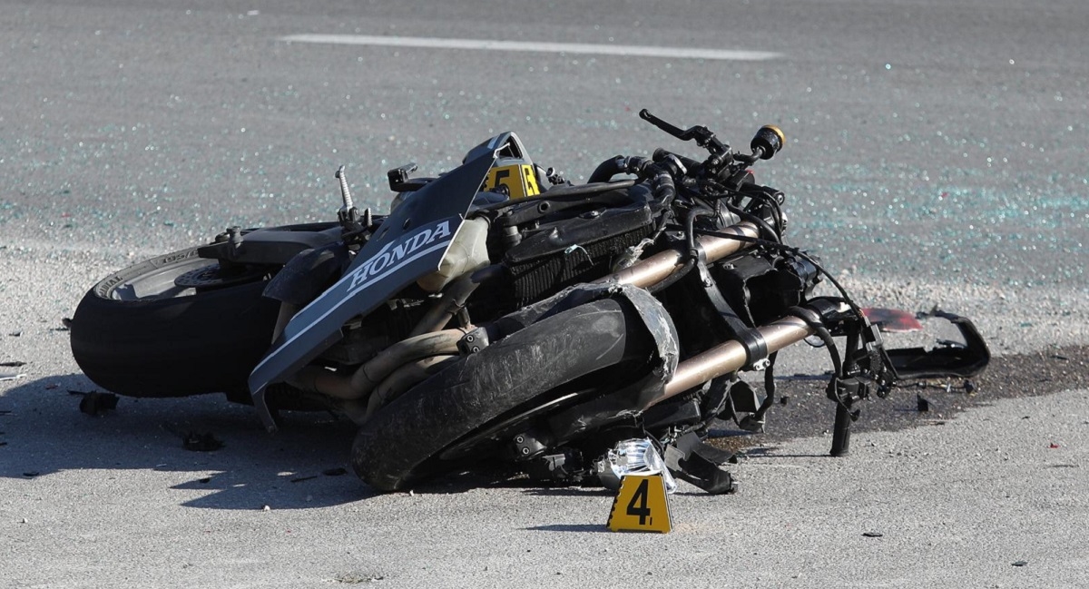 Pripiti vozač kod Rijeke oborio motociklista pa pobjegao. Kasnije se sam prijavio