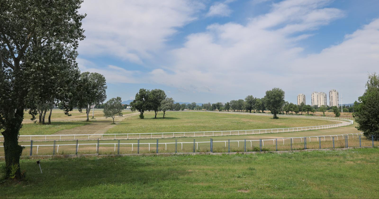 FOTO I VIDEO Kako izgleda Hipodrom godinu dana nakon Thompsonovog koncerta