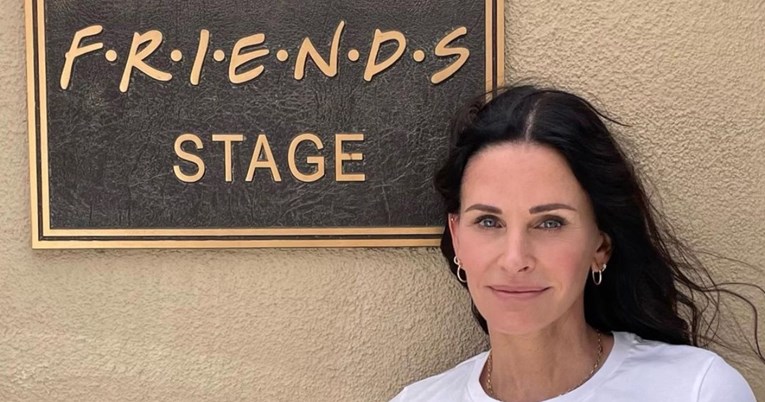 Courteney Cox (57) pokazala zavidnu liniju: Sreća je da mi je povrće najdraža hrana