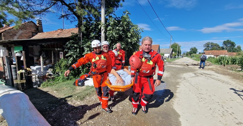 Krenule evakuacije u Podravini. Evakuirani obitelj i ozlijeđena žena