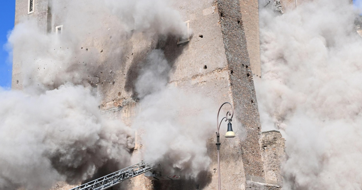 Radnik nakon 11 sati spašen iz urušene srednjovjekovne kule u Rimu. Umro u bolnici