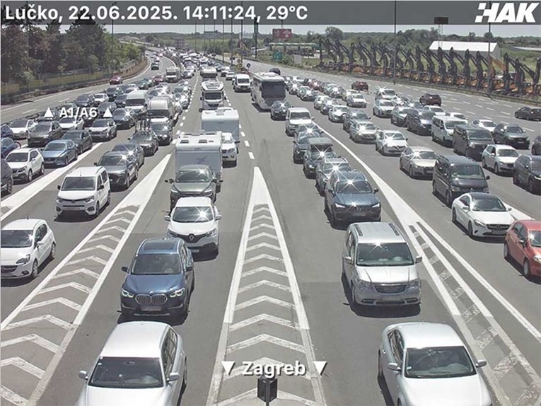 Svi se vraćaju s mora. Kolone i gužve na autocestama prema unutrašnjosti