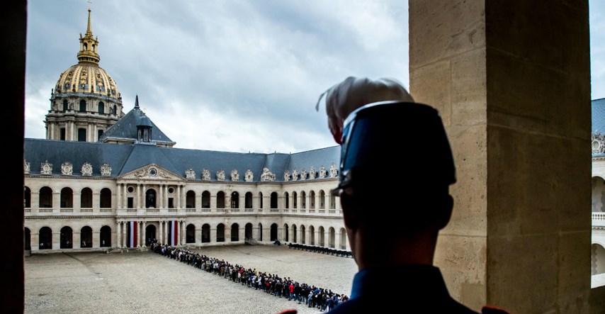 U Parizu građani odali počast Chiracu prije službenog oproštaja