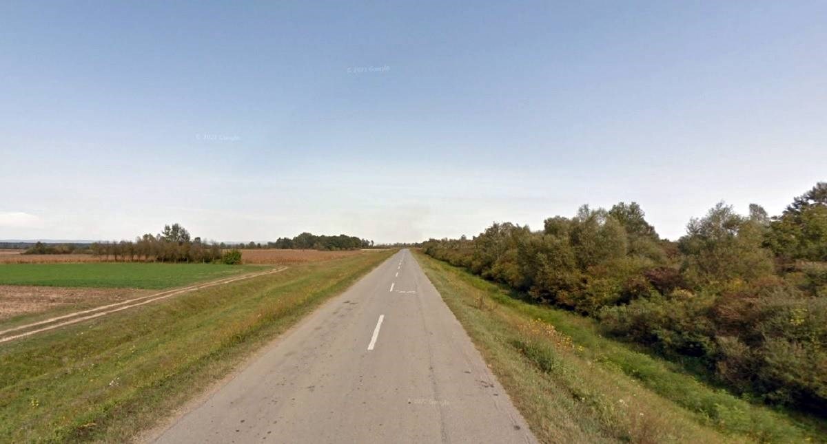 Dečko kod Broda jurio motorom bez kacige i dozvole. Udario u stup, teško je ozlijeđen