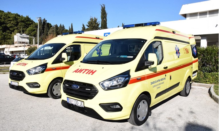 Hitne službe u Blatu i Korčuli dobile dva nova vozila