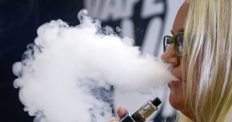 Francuska zabranjuje jednokratne e-cigarete