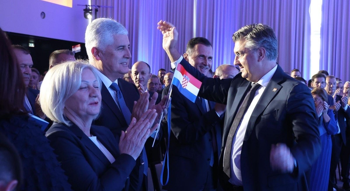 1500 HDZ-ovaca okupilo se u Šibeniku. Plenković izašao uz Eye of the Tiger