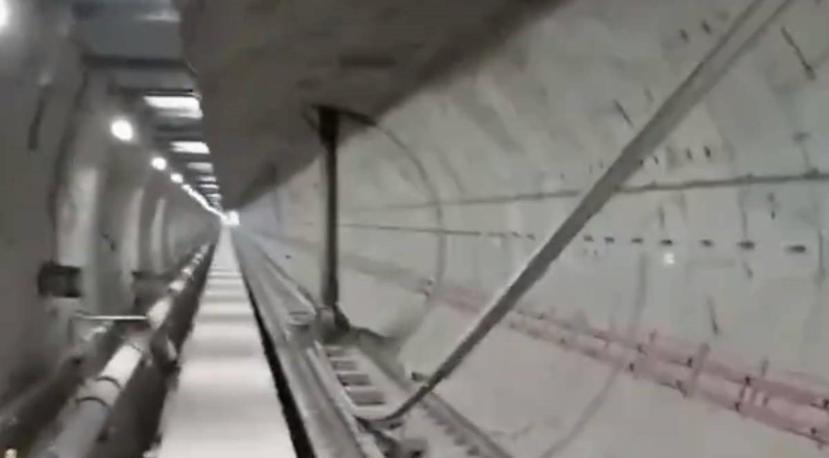 VIDEO Radnici ogromnom bušilicom slučajno probili tunel metroa u Istanbulu