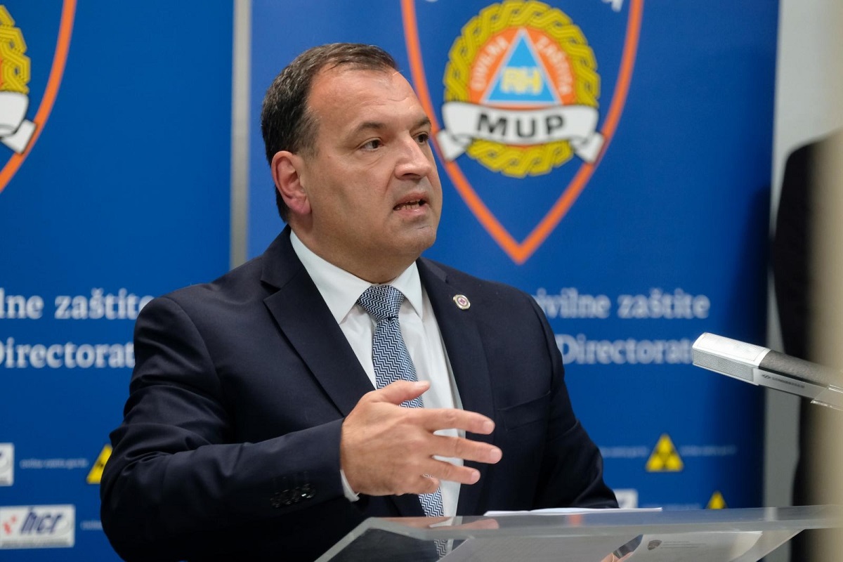 Beroš u saboru komentirao situaciju u domovima, pitali ga kada će sve ovo završiti