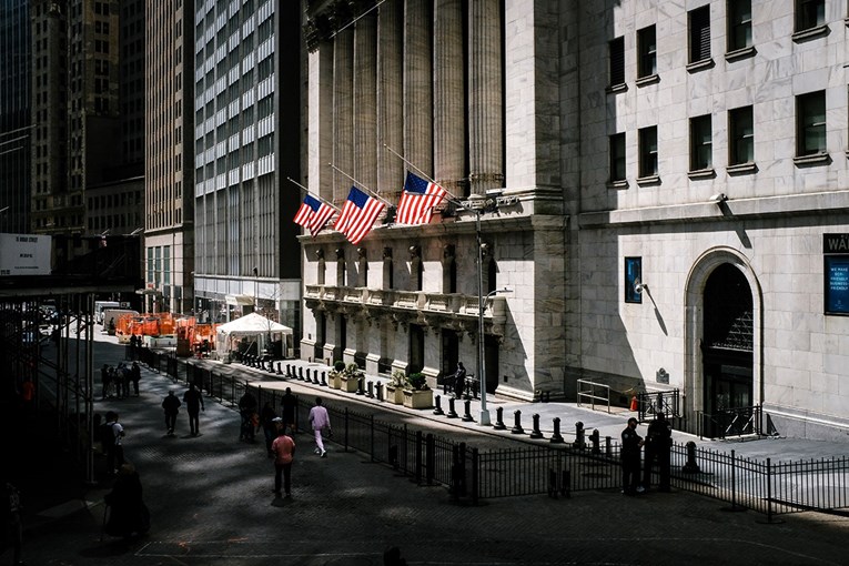 Na Wall Streetu oprez, azijske burze blago pale