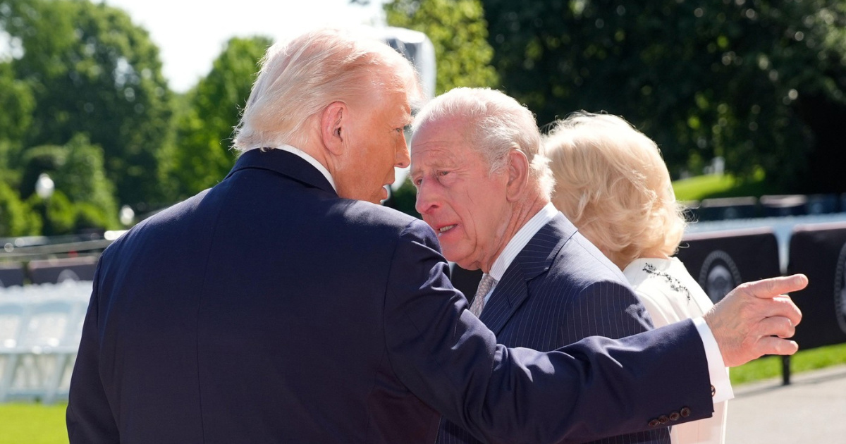 Trumpova gesta prilikom susreta s Charlesom izazvala raspravu o kršenju protokola