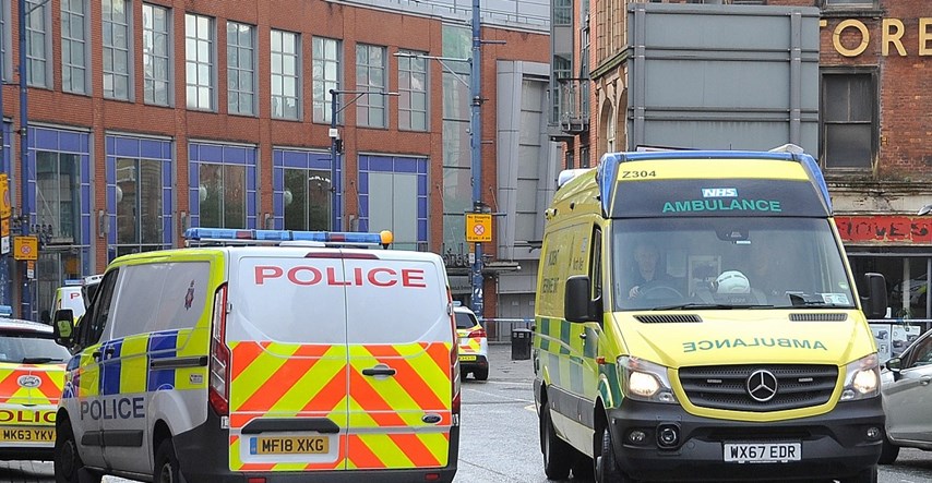 U Manchesteru ubijen dječak (14), majka mu je ranjena. Izbo ih je nepoznati muškarac