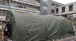 Ispred sisačke bolnice postavljen još jedan šator za pacijente