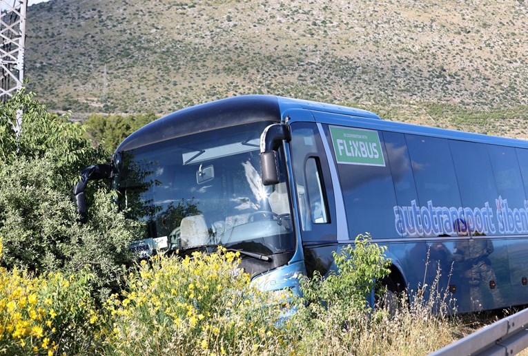 Nesreću izazvao drogirani vozač. Autobus pun vojnika sletio s ceste