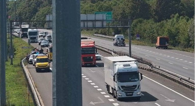 Lančani sudar na A1, nastala kolona od 17 kilometara
