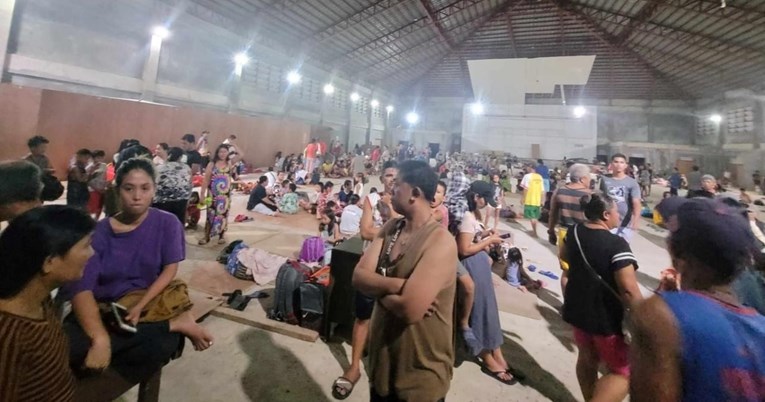 Filipini nakon jakog potresa ukinuli upozorenje na tsunami, ljudi izlaze iz skloništa