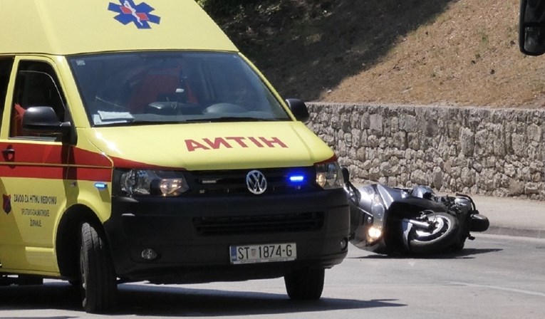 Teška nesreća na Jadranskoj magistrali kod Drvenika, poginula jedna osoba