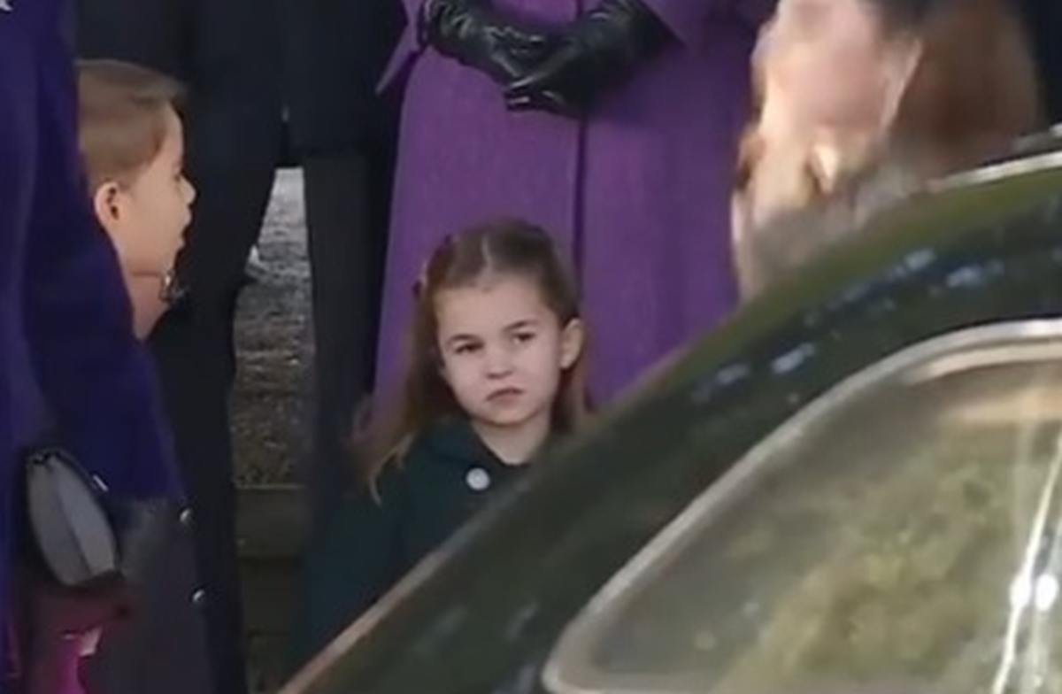 Može li biti slađa? Pogledajte kako je princeza Charlotte pokušala kopirati mamu