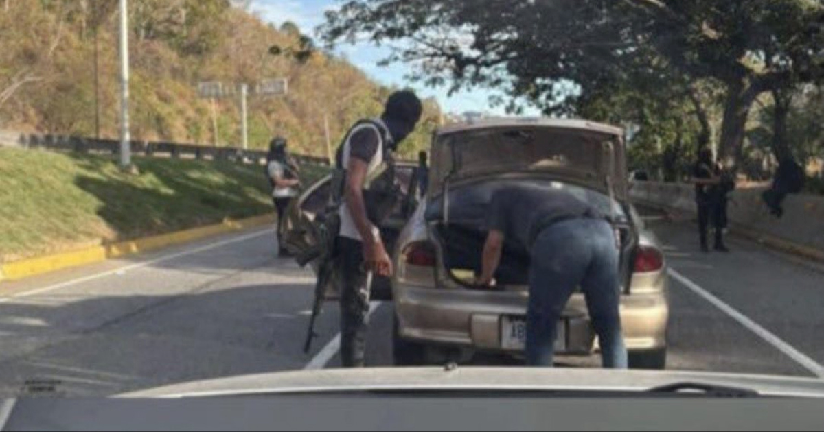 Strah u Caracasu, maskirani muškarci hvataju ljude po ulicama. Šire se snimke