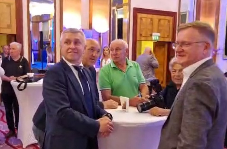 Pogledajte trenutak kad su u HDZ-u pročitani rezultati izlaznih anketa