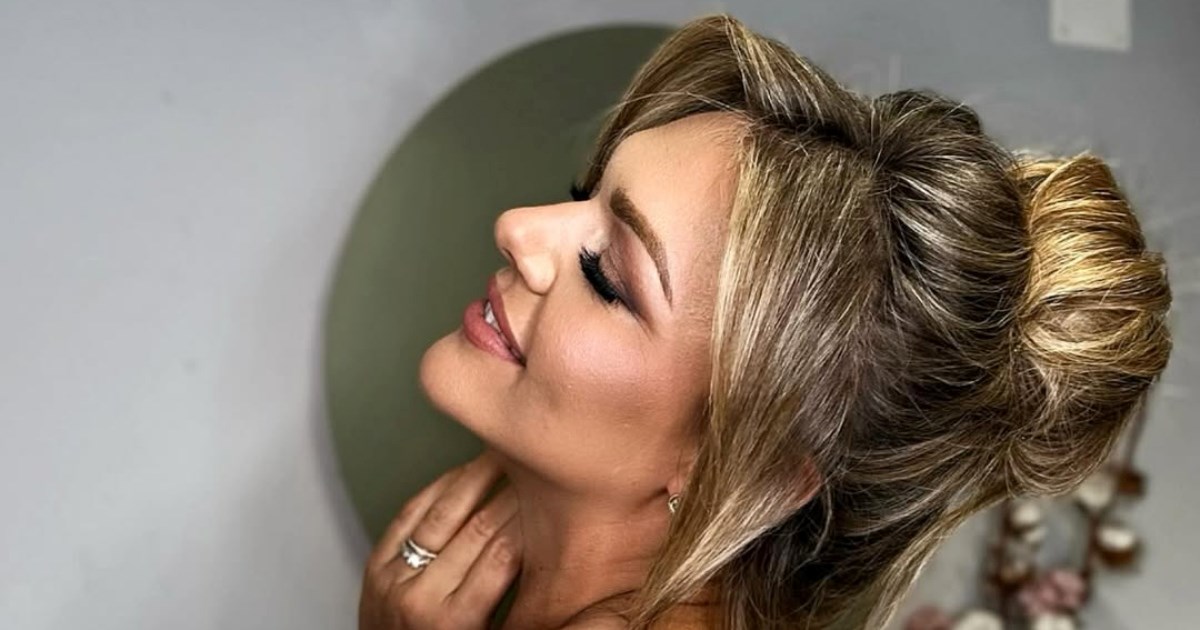 "Goriš": Sandra Elkasević pozirala u haljini s dubokim dekolteom i velikim prorezom