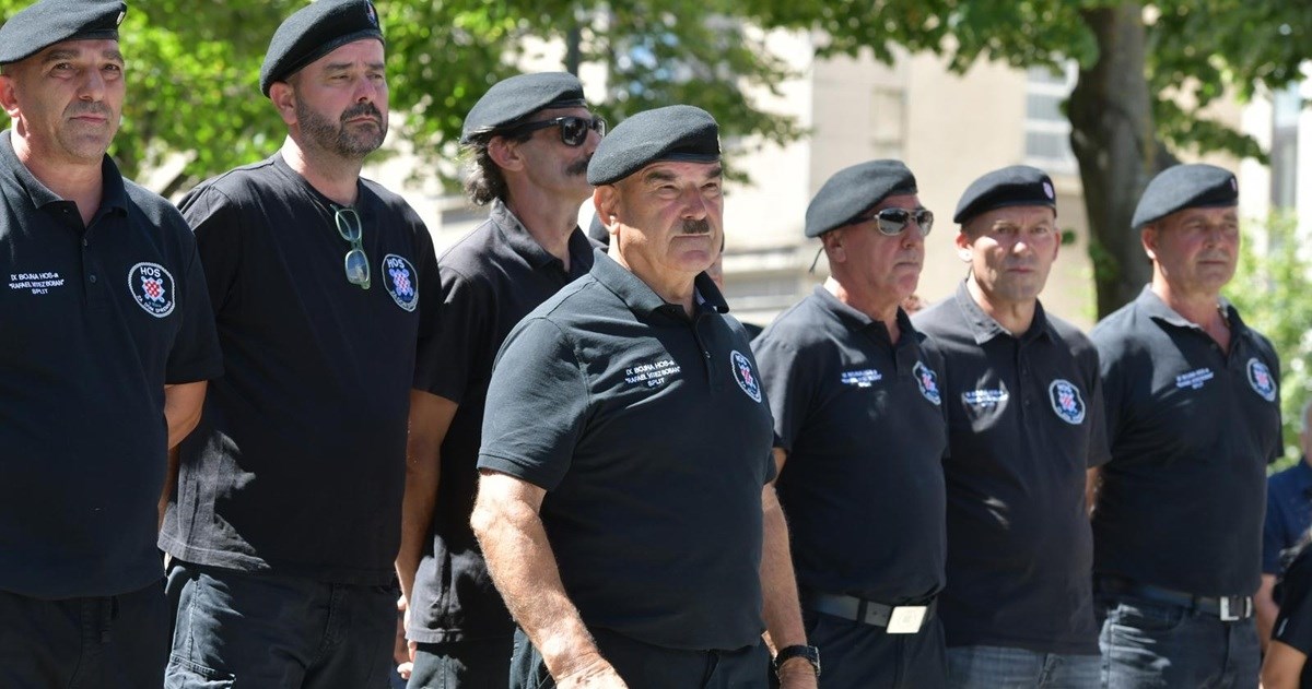 Skejo u Kninu s HOS-ovcima vikao Za dom spremni. "Nikome ne treba smetati NDH"