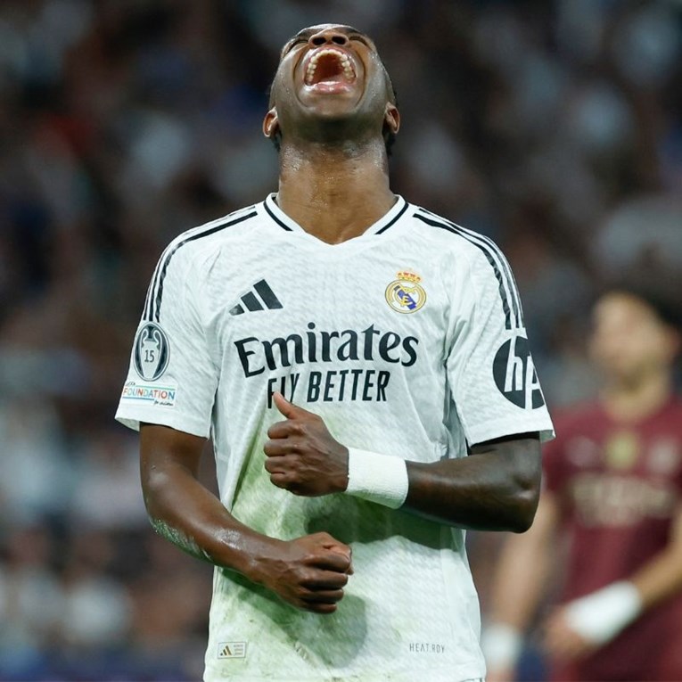 Vinicius opet žrtva rasističkih napada. Sudac morao prekidati utakmicu