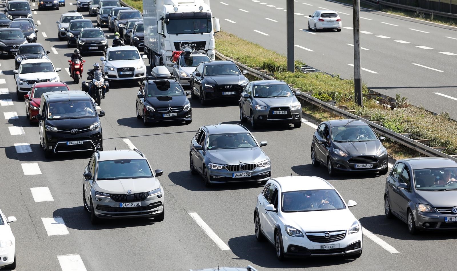 Tijekom dana moguće veće gužve, zasad nema problema na autocestama