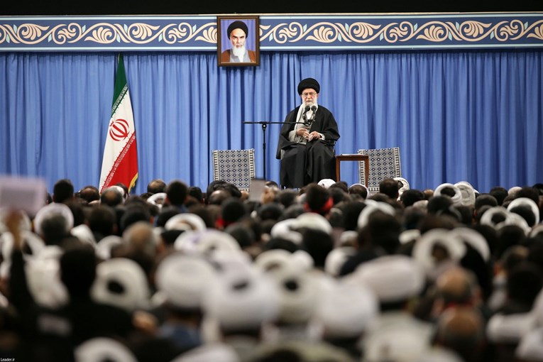 Iranski vođa održao žestok govor, masa vikala: "Smrt Americi"