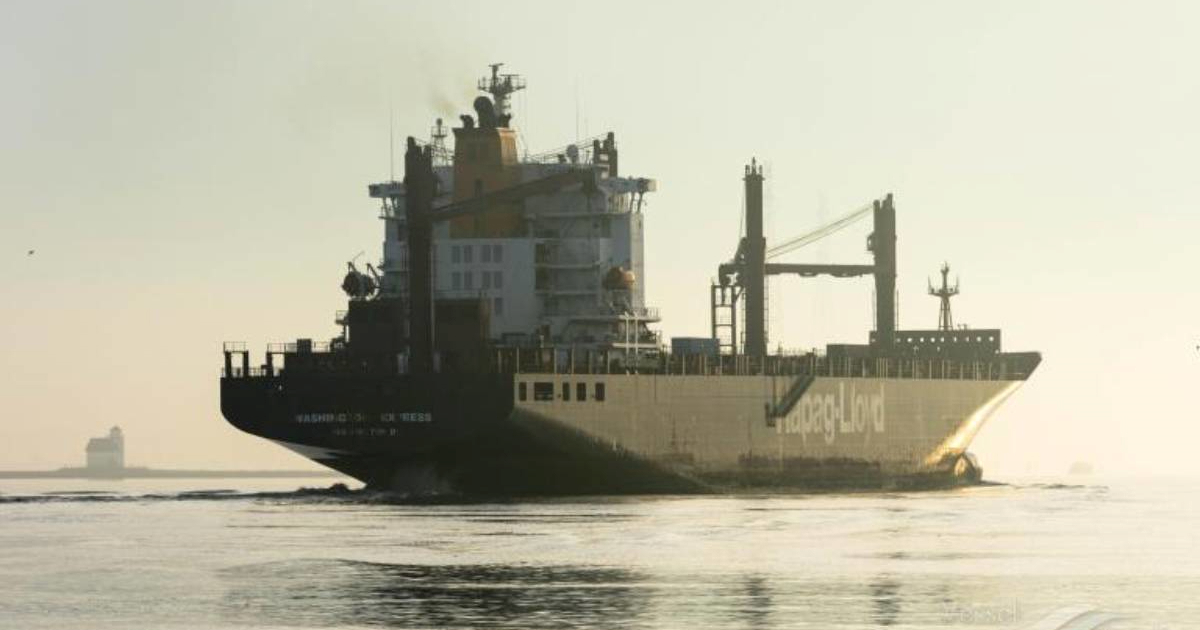 Njemački kontejnerski brod se zapalio nakon udara iranskog projektila kod Hormuza