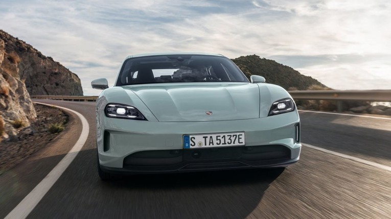 Šef Porschea: Taycan je stigao prerano, prodaja je u padu