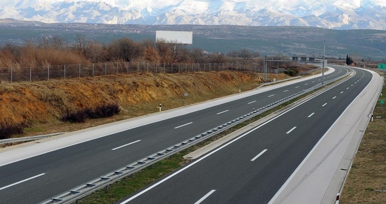 Albanac jurio 256 km/h autocestom A1