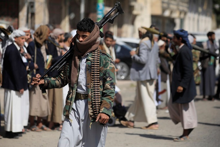 SAD šalje "armadu" prema Iranu. Hutisti prijete napadima